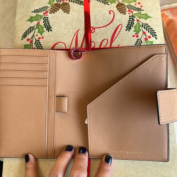 Tory Burch - Picture 2 of 8